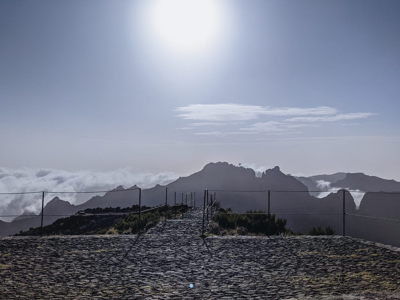 Вид Pico do Aireiro с Pico Ruivo