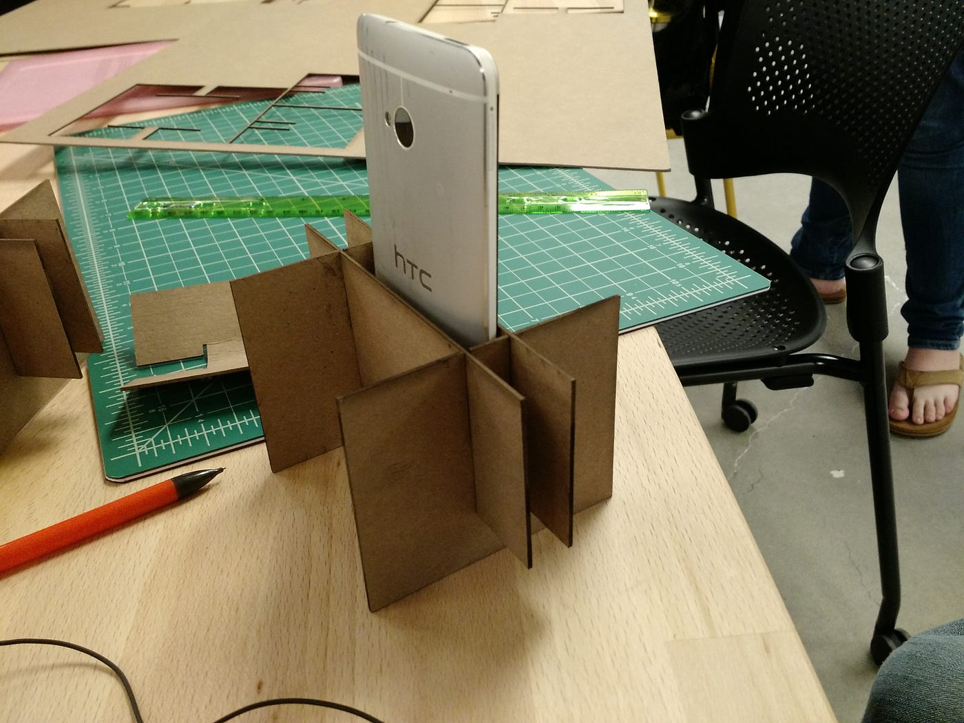 How to Make a Laptop Stand Out of Paper: Easy DIY Guide