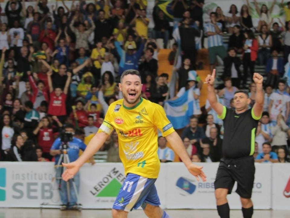 Futsal Down - Brasil bate a Argentina e é campeão mundial - Jornal Tribuna  Ribeirão