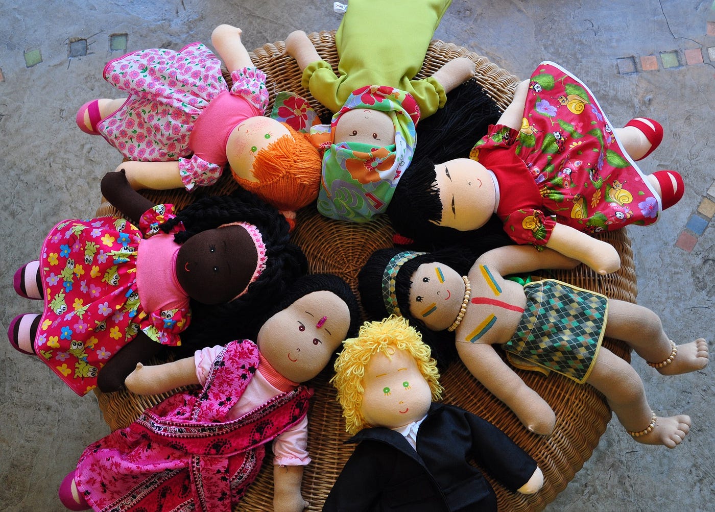 Fabricantes criam bonecas para além da infância - WSJ
