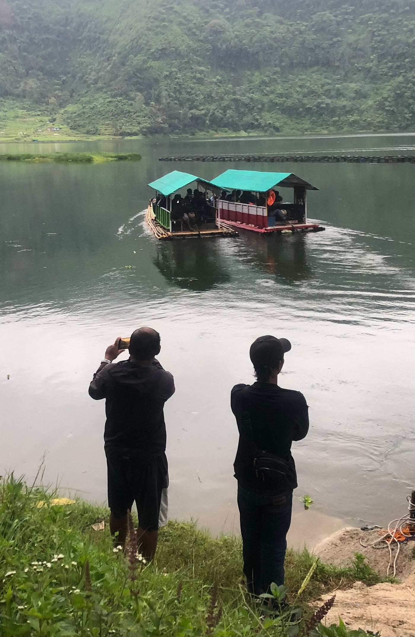 Pagi Pekat Danau Biru