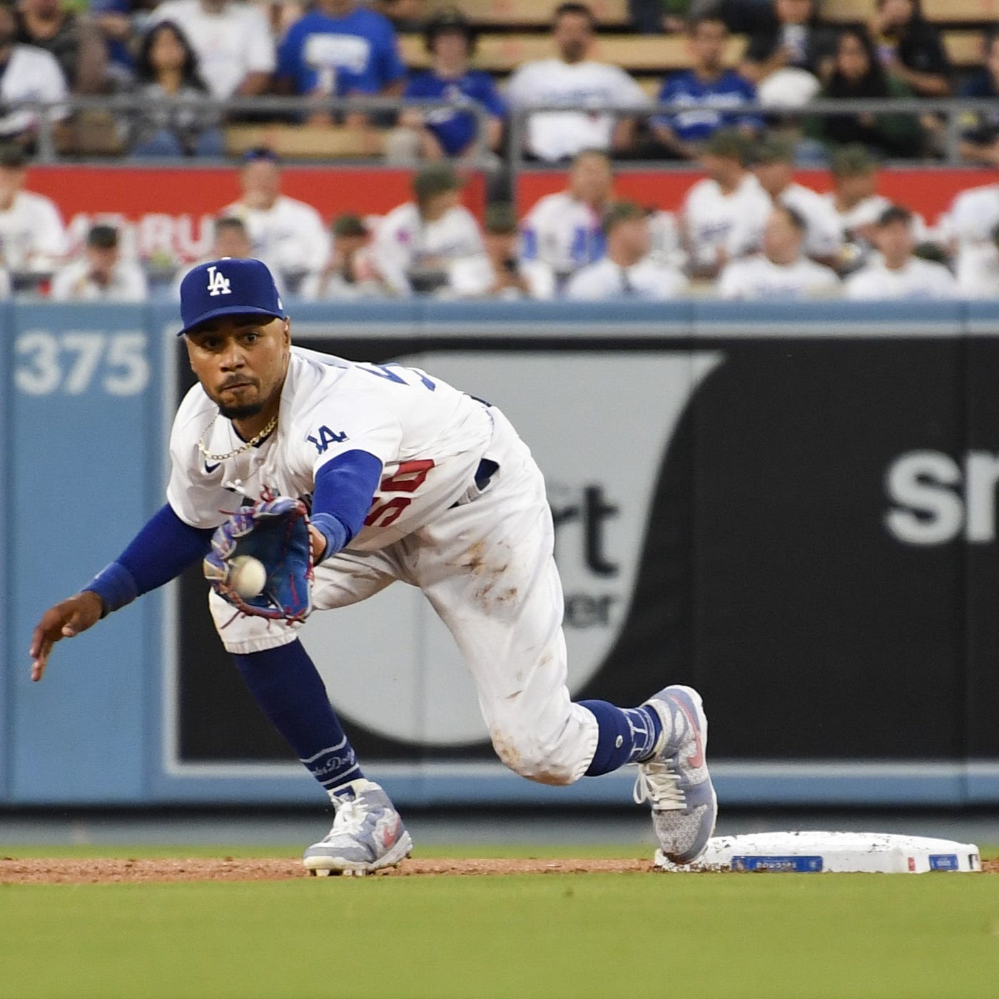 Three Dodgers named 2023 Gold Glove finalists at four positions