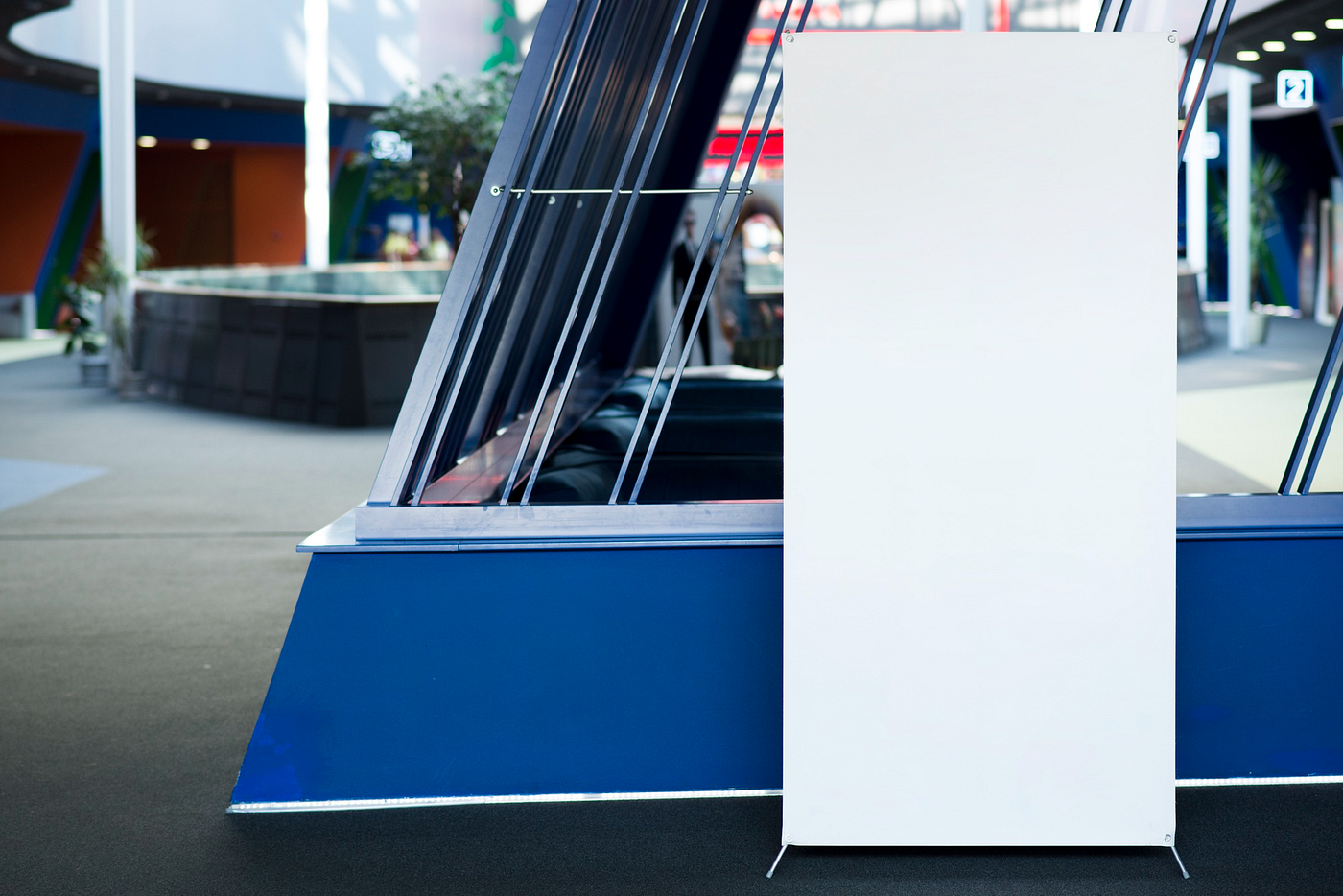 Why Retractable Banners Are Popular in New York Trade Shows