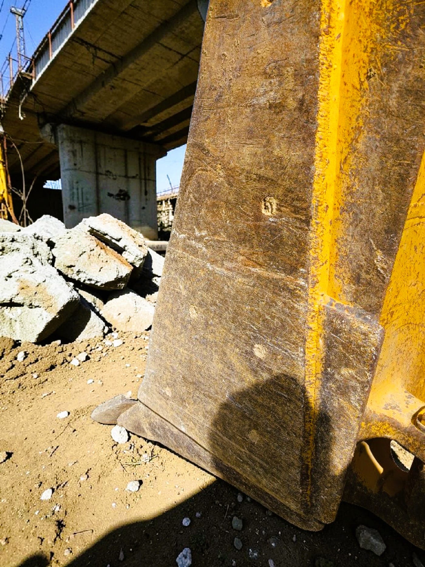 La Sicilia dei cantieri fantasma e dei “contractor” intoccabili. Ma chi paga il conto, alla fine?