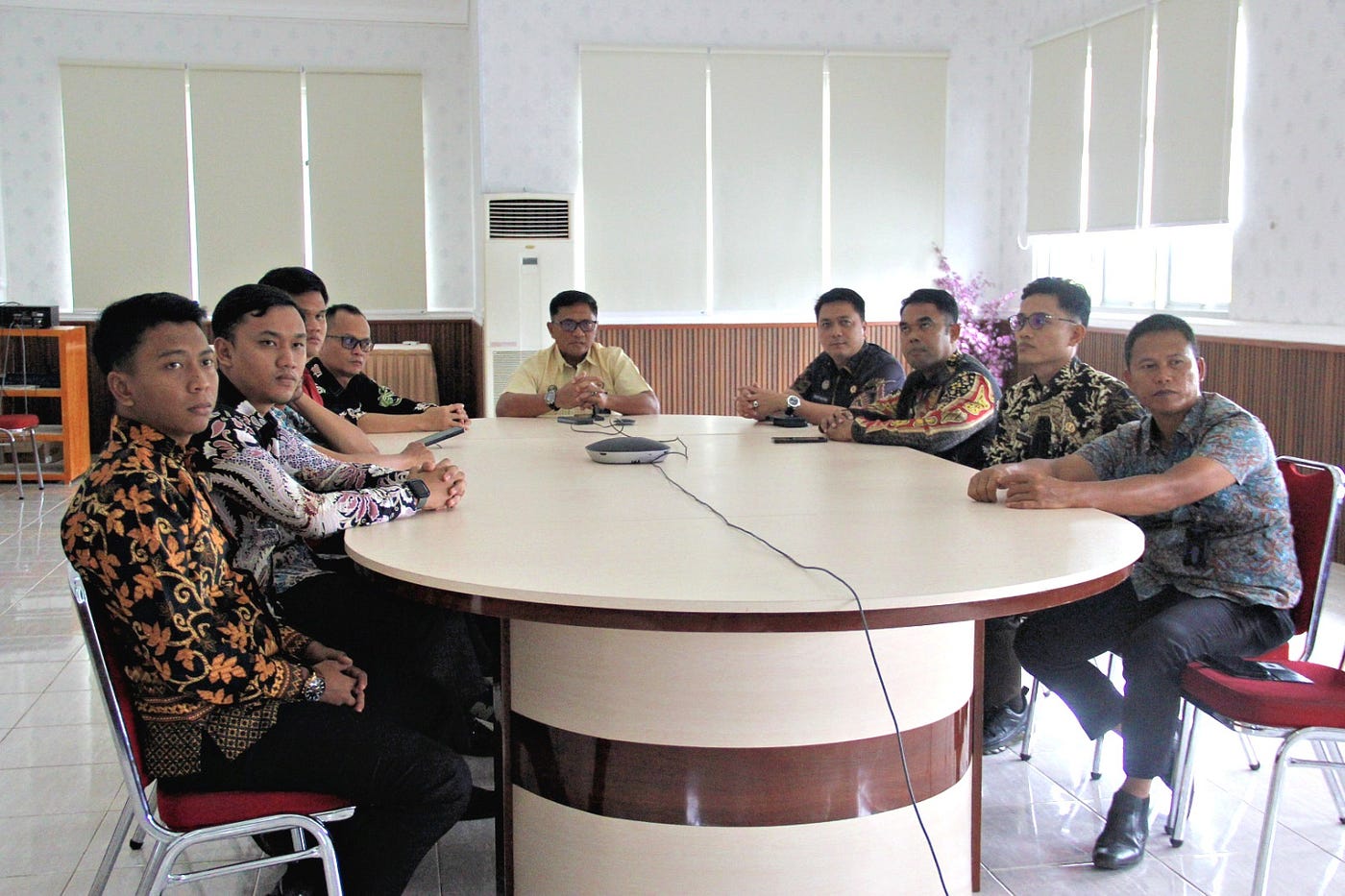 The Head of Bengkulu Class IIA Prison, Julianto Budhi Prasetyono, and staff join the virtual Kick Off of the 1st Imigrasi and Corrections Service Day via Zoom. Doc. Pr Bengkulu Prison