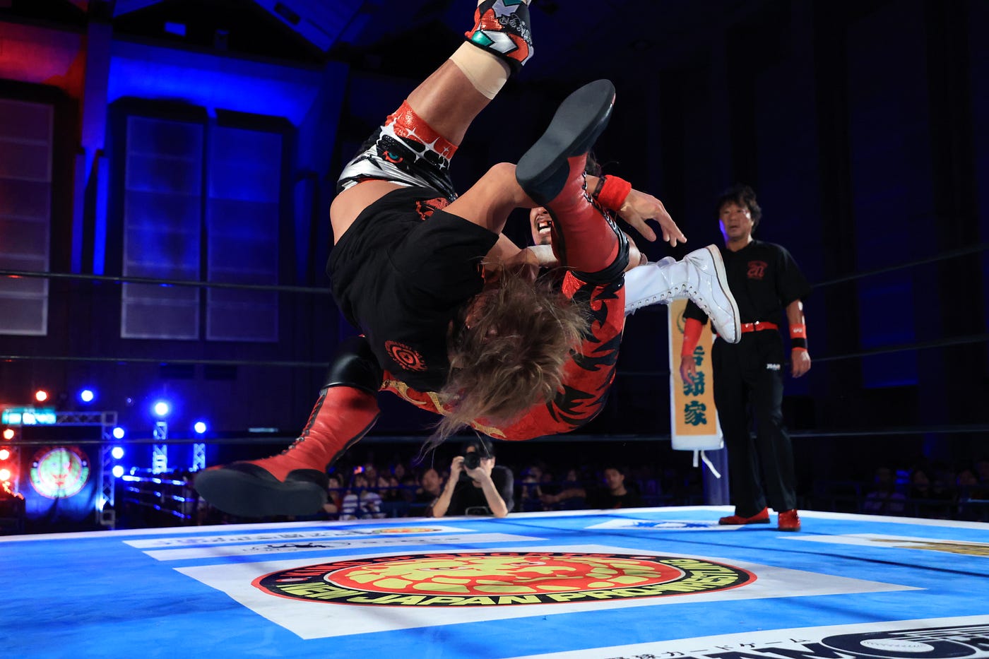 Dragon roars to draw in anniversary bout | NEW JAPAN PRO-WRESTLING