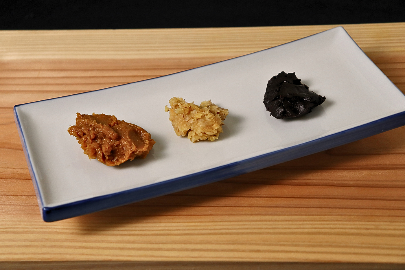 This time, I combined 2 tablespoons barley miso, 1 tablespoon soybean miso, and 1 tablespoon rice miso.