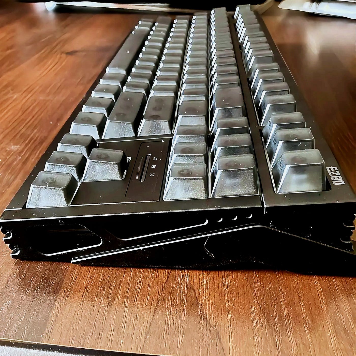 Iqunix EZ80 Review— The Demon of Speed has polished its TKL armor