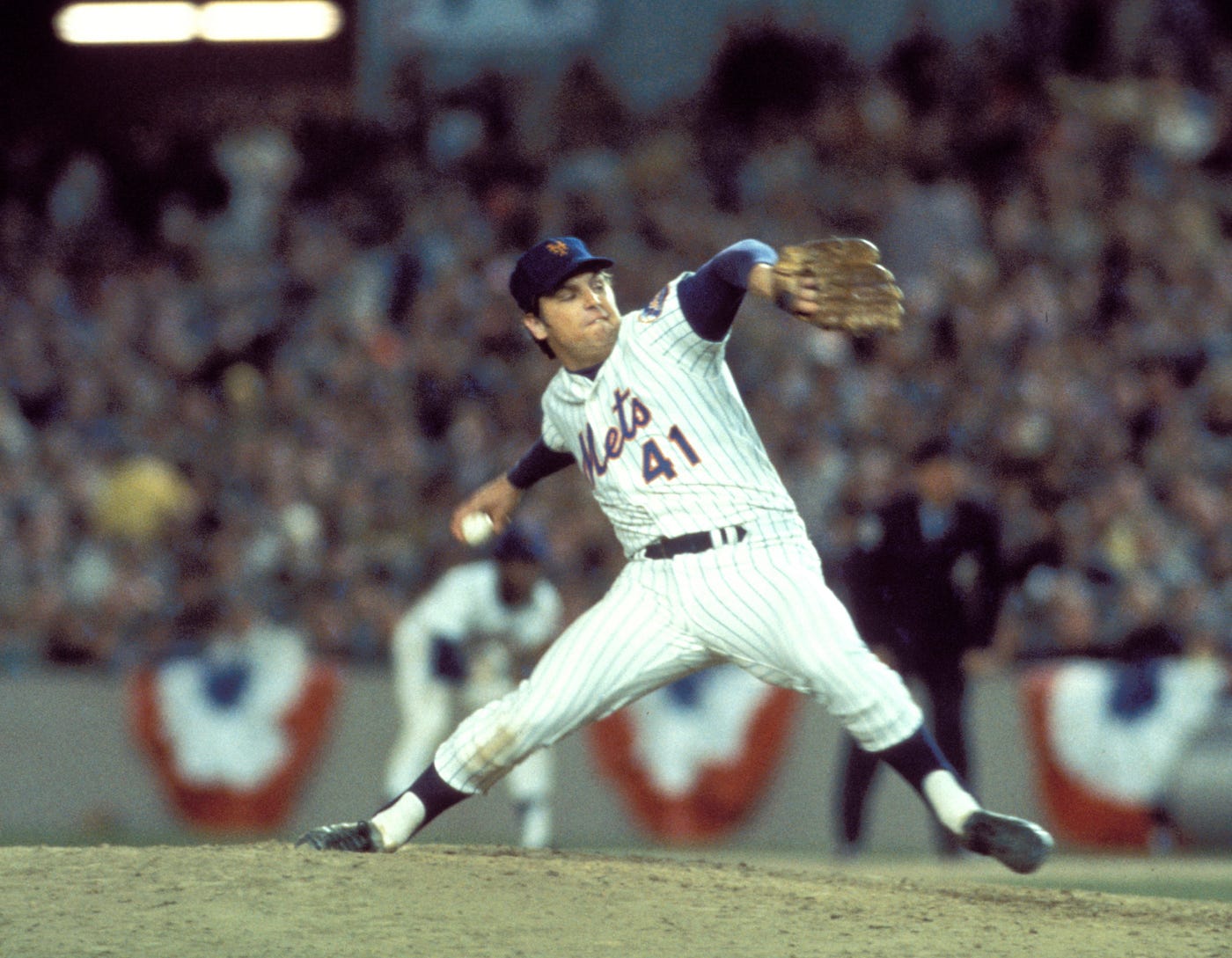 Larger than life: Mets unveil Seaver statue at Citi Field