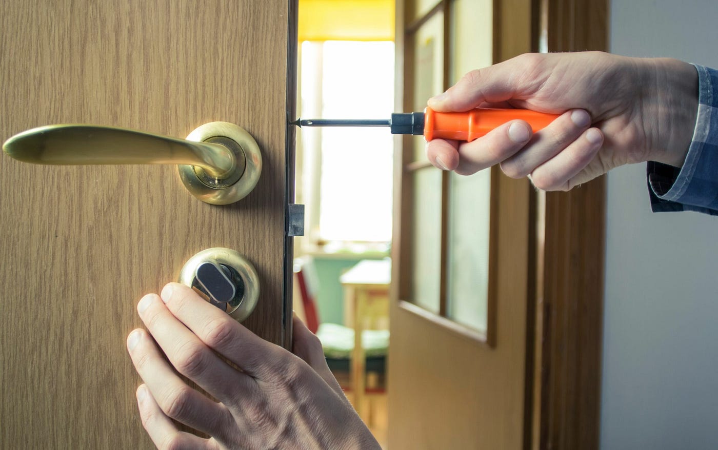 How Can Property Owners Efficiently Manage Sudden Entryway Lockout Crises?