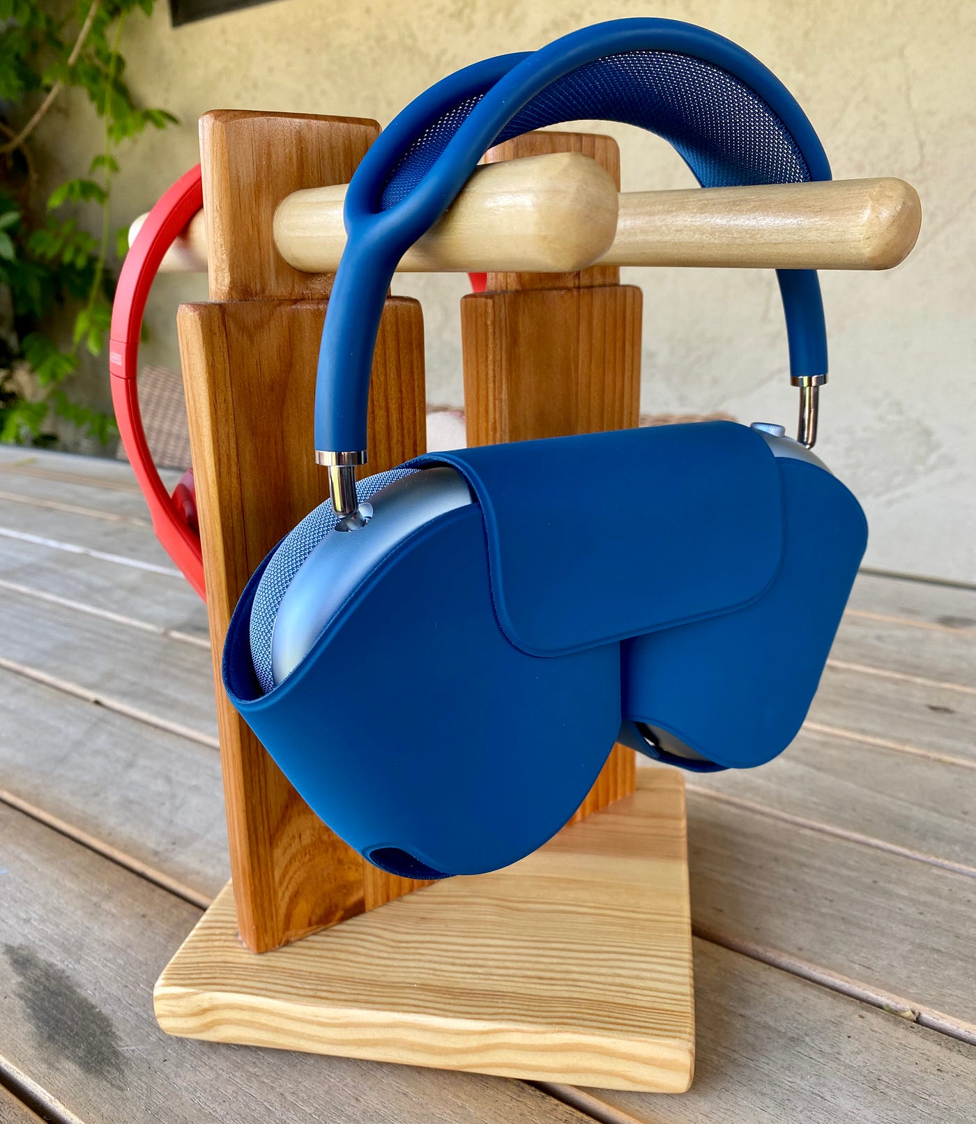 DIY: Headphone Stand. The unique design of AirPods Max… | by Jonathan Kim |  Mac O'Clock | Medium