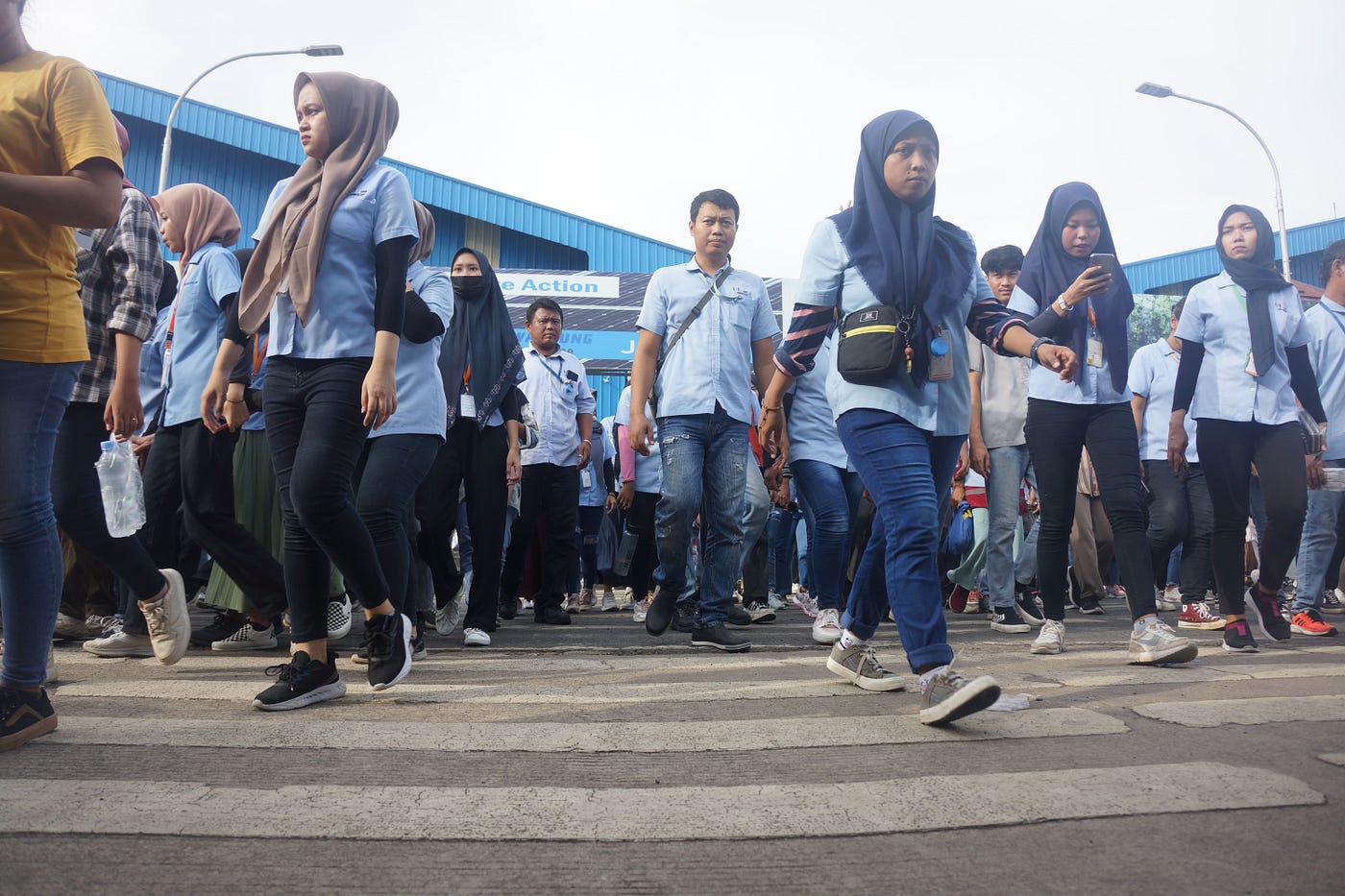Geliat Kabupaten “Keluh Kesah Pegawai Garmen, Stres Akan Cacian Adalah Makanan Harian”