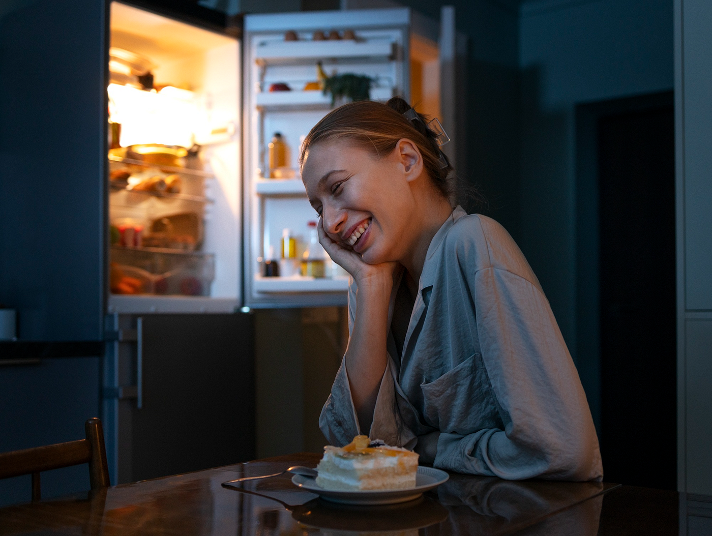 Midnight Cake Delivery in Noida — Fresh and Eggless Cakes Delivered Right on Time