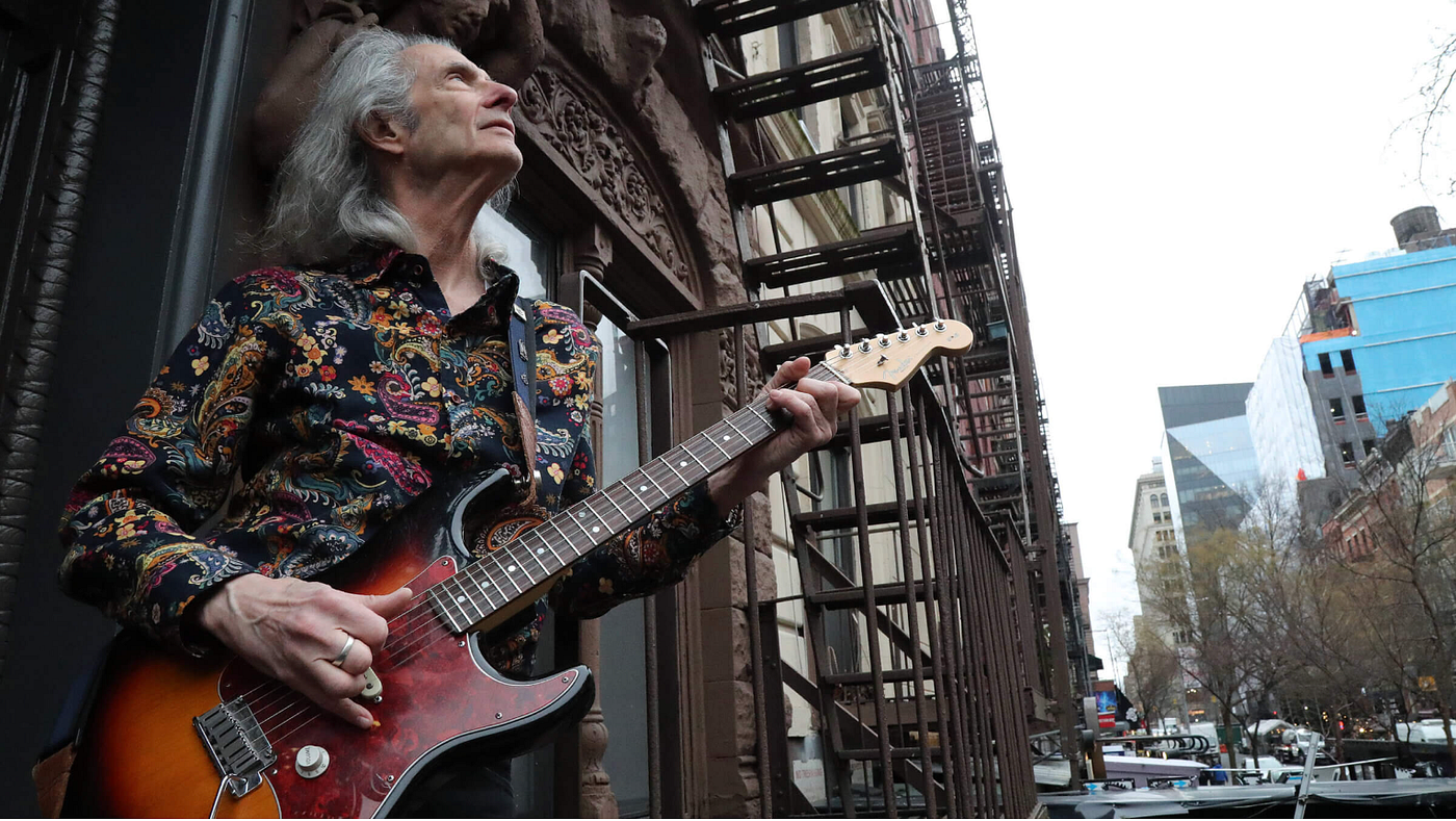 Lenny Kaye Steps Out from the Shadows