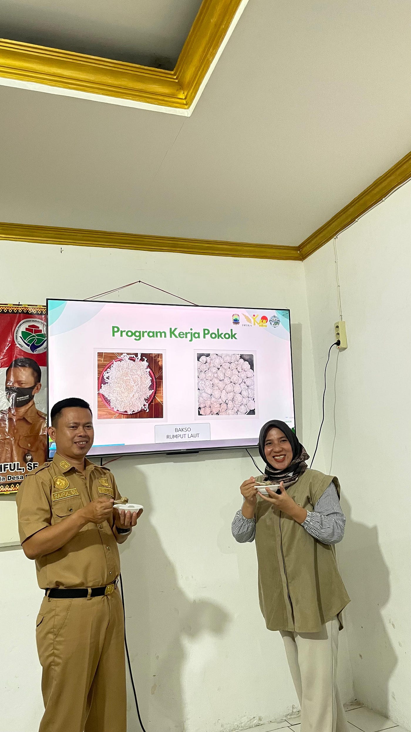 Sosialisasi dan Pembuatan Bakso Rumput Laut: Inovasi Kuliner untuk Pemberdayaan Ekonomi Lokal di…