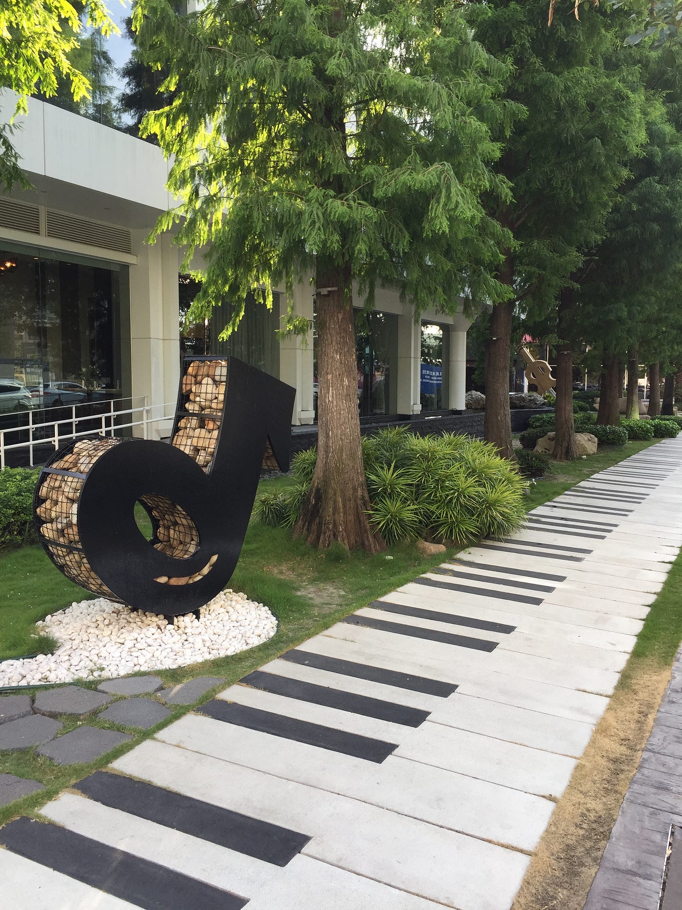 職場甘苦談]工作三年被挖角. 在自己尚未經歷這件事情前，一直覺得是件很幸運或開心的事情，但真正體會後才知道原來… | by Cindy Chen |  Medium