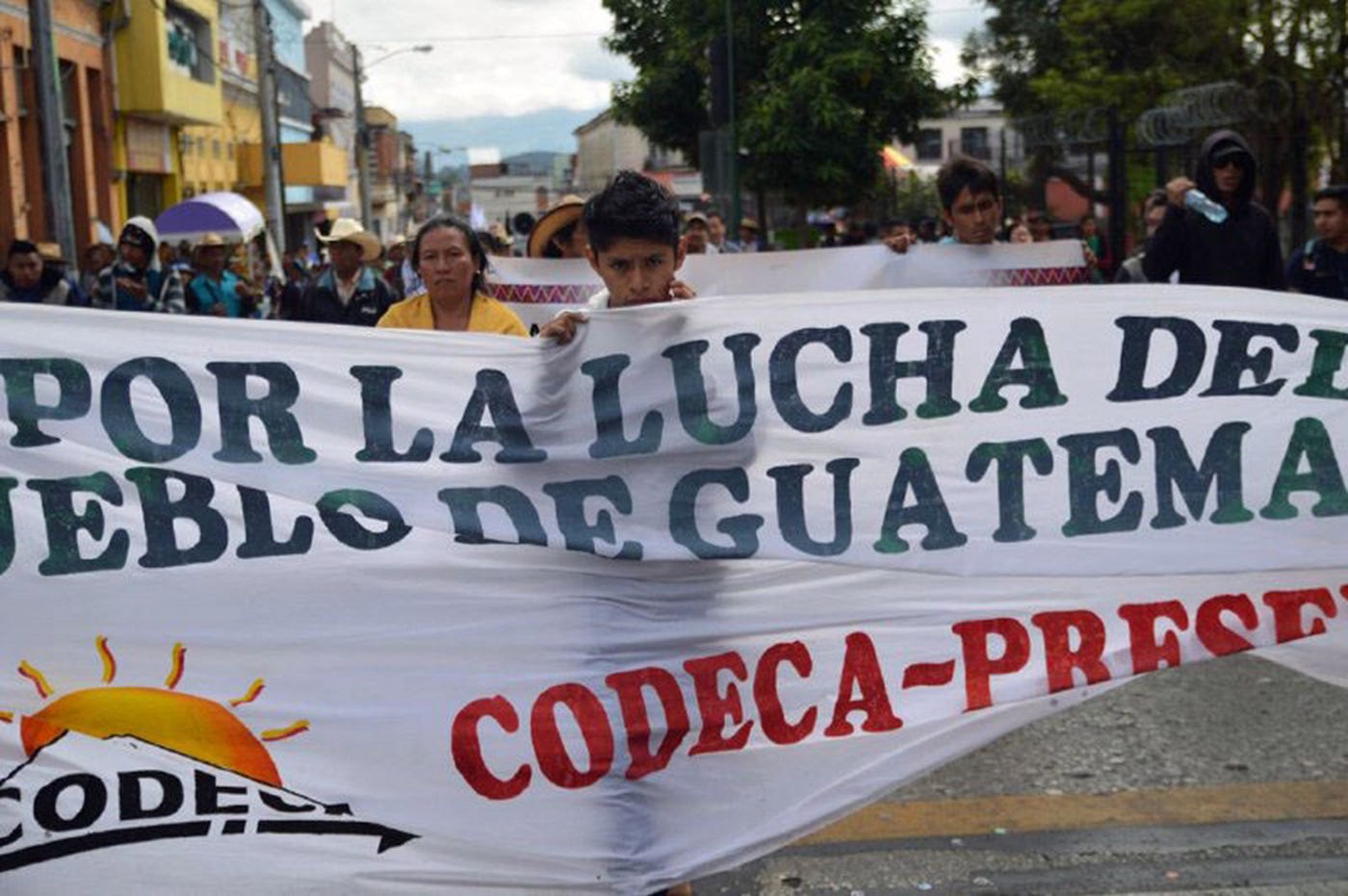 Un joven integrante de Codeca durante una marcha realizada en la ciudad de Guatemala. (Foto. David Toro).