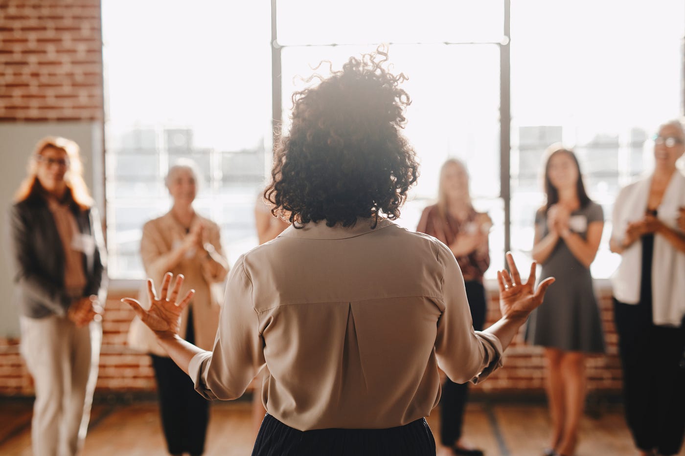 Group Executive Coaching vs One-to-One: Which Approach Delivers Better ROI?