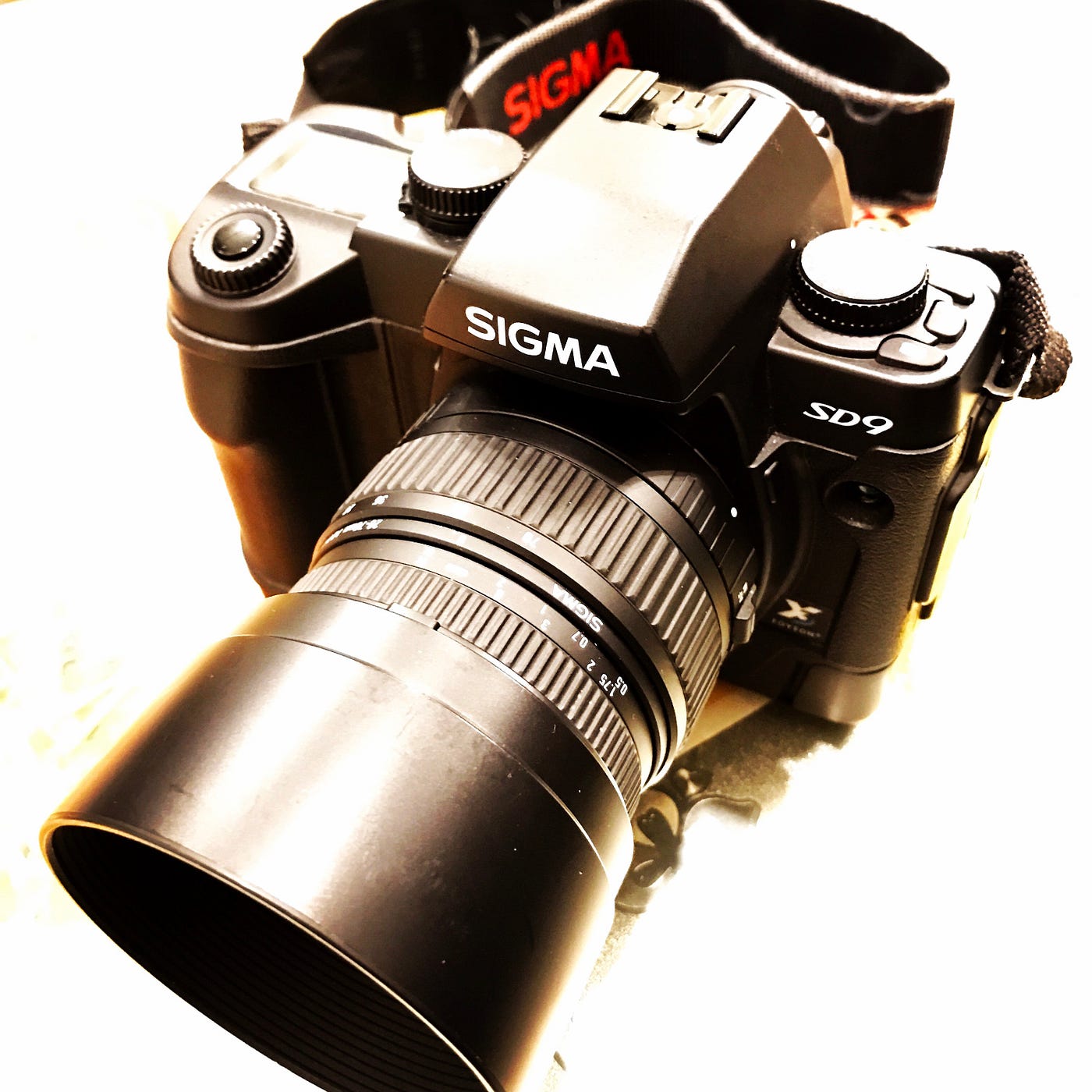 4691–170301 #SIGMA #SD9 登場. SIGMAのデジタル一眼レフの初代、2002