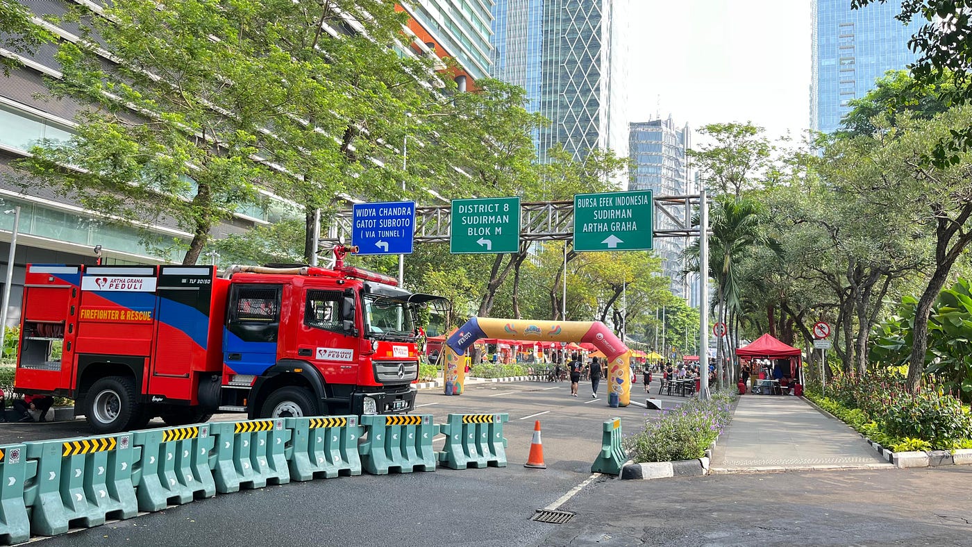 Suasana Weekend di Depan SCBD Park: Bazar UMKM yang Hidupkan Jakarta