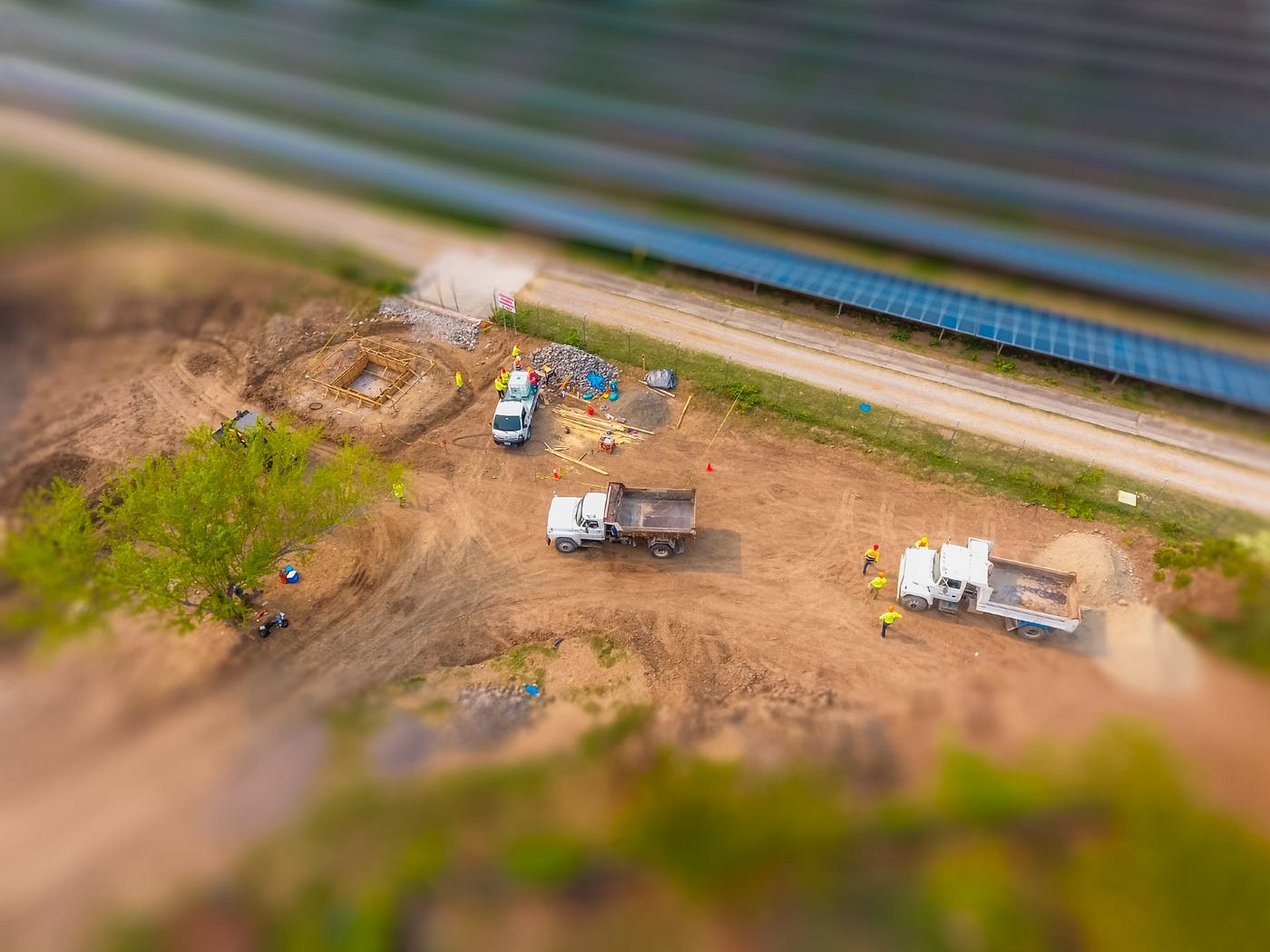 Sinergia en el Terreno: La Ingeniería Civil Detrás de la Infraestructura Fotovoltaica.