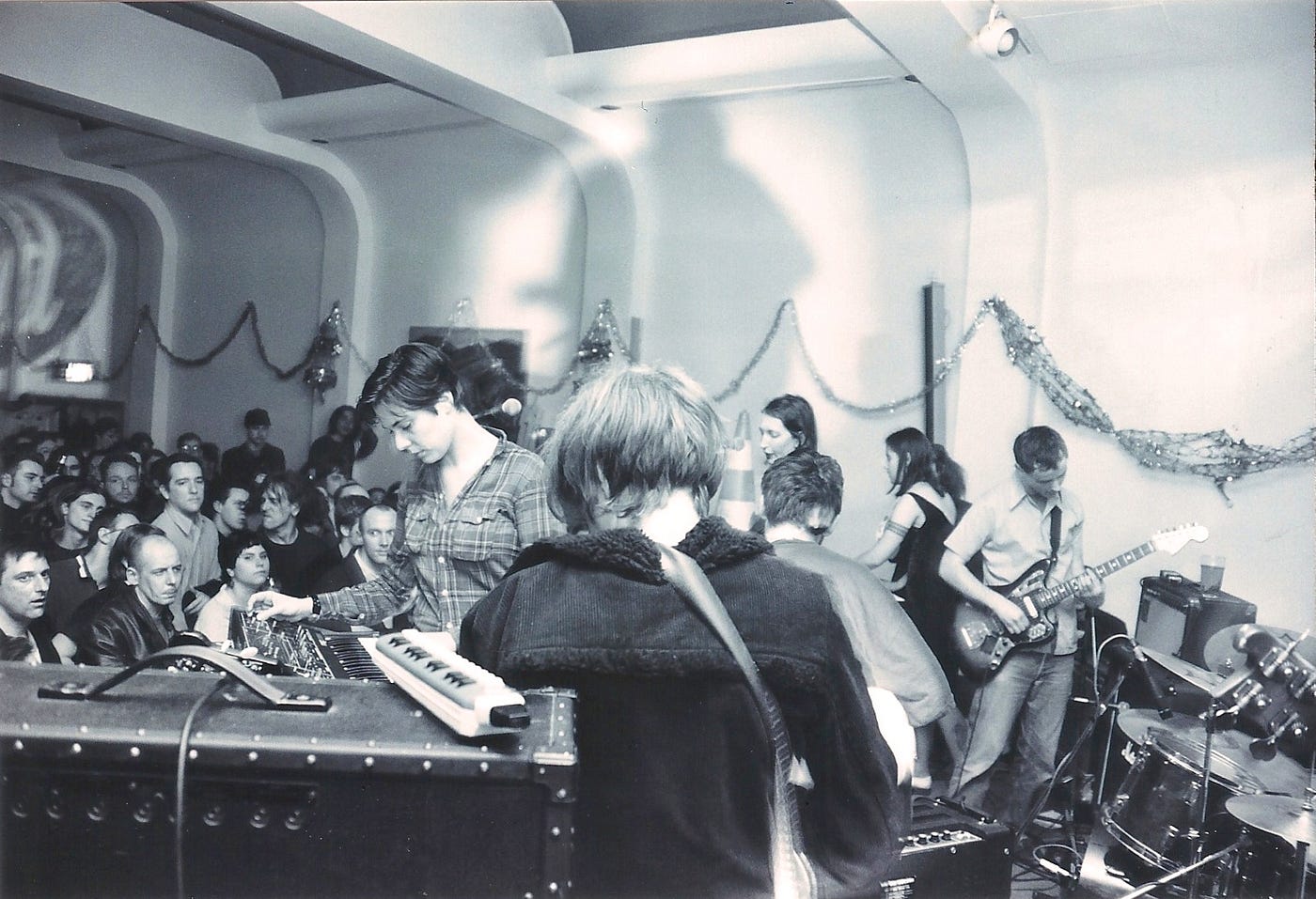 Stereolab, the Lizard / Sausage Machine Christmas Party Camden Irish Centre London 1994 by Greg Neate on Wikimedia Commons