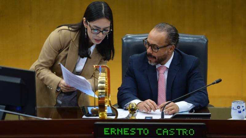 La historia más importante en El Salvador de Bukele no es la ministra uniformada