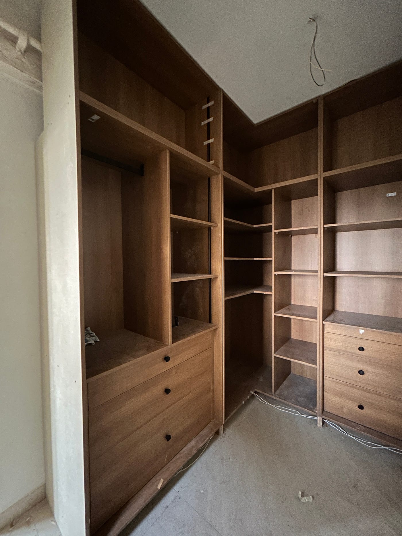 Custom Wardrobe Solutions in Gurgaon: Design Ideas That Save Space