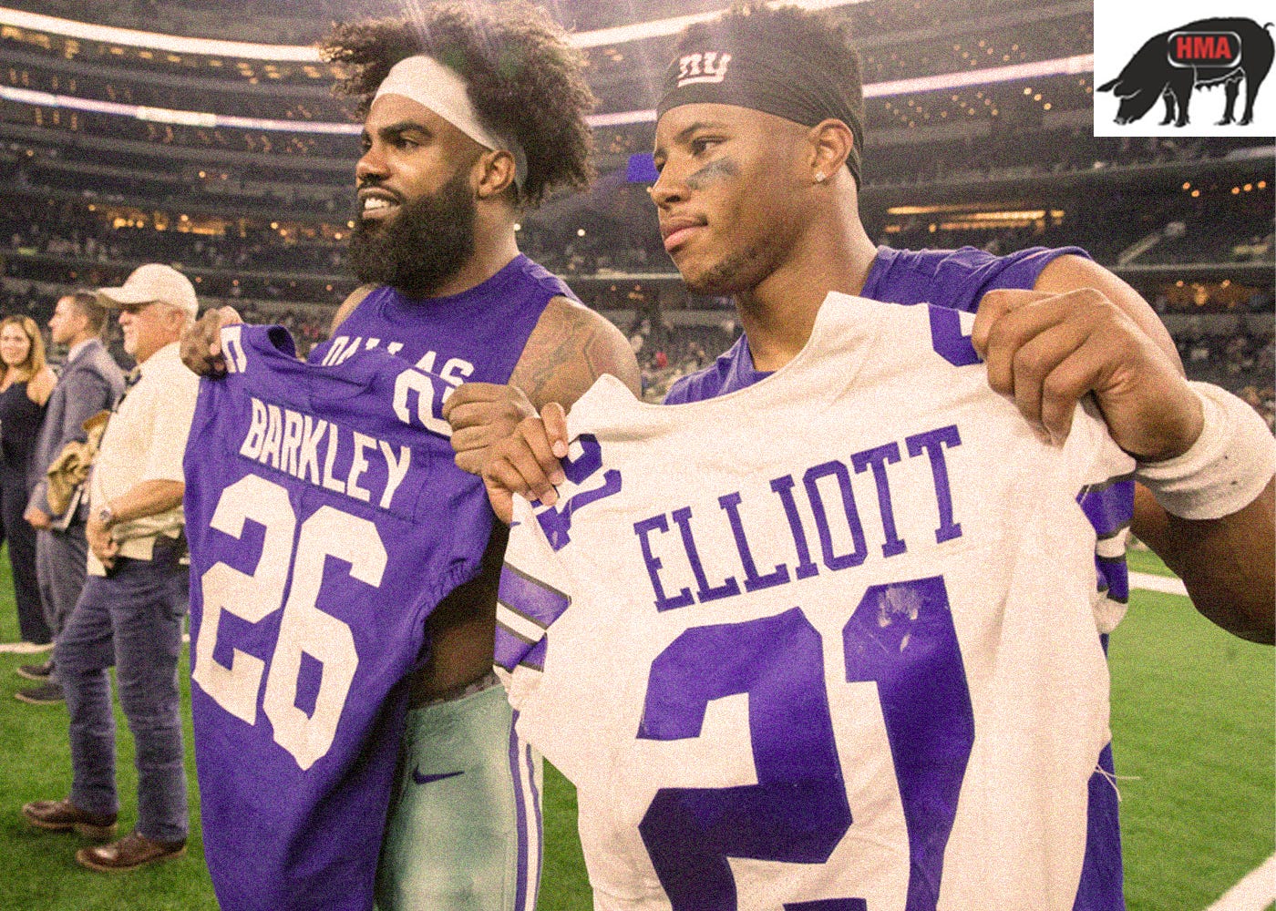Watch: Ezekiel Elliott swap jerseys with Kareem Hunt 