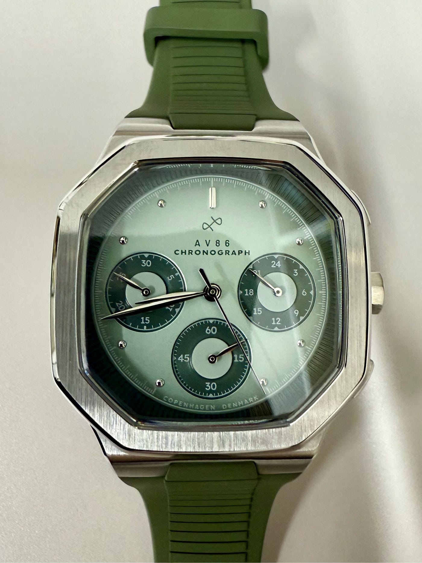 A Vintage-Yet-New Wristwatch: Review of the AV86 1904 | by Santa X