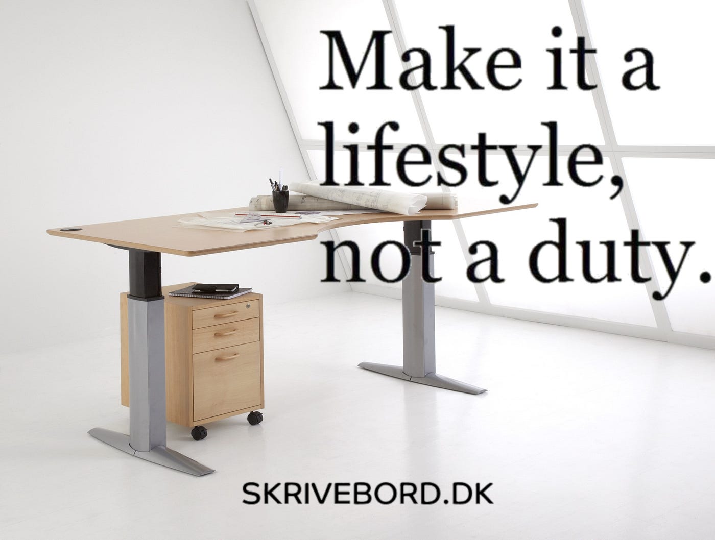 5 ting du helst skal gøre og undgå at gøre med et hæve-sænke skrivebord. |  by Stelling Arts | Medium
