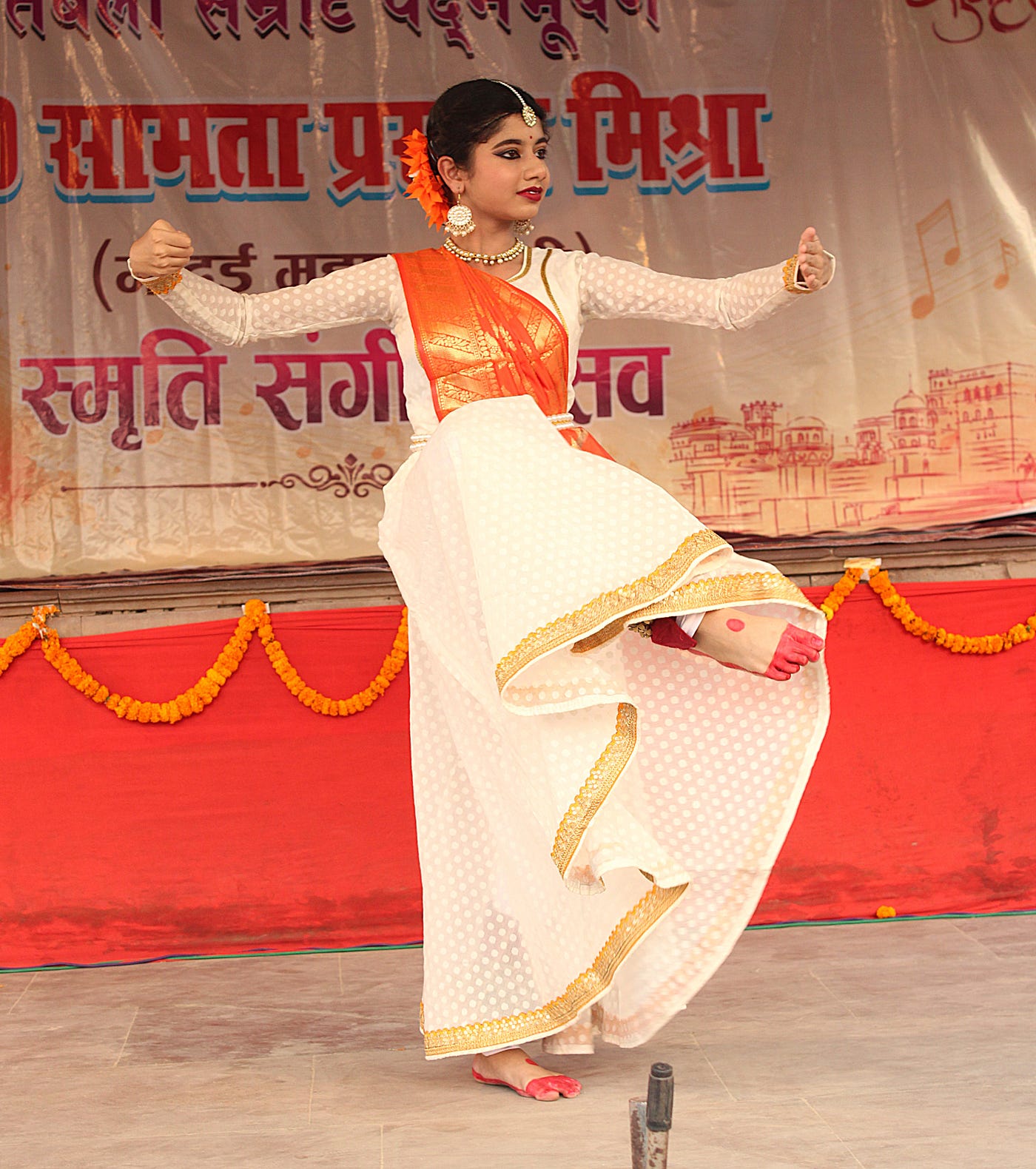 Ghat Sandhya Bridges Cultures Worldwide as Koushani Kundu Showcases the Elegance of Kathak on a…