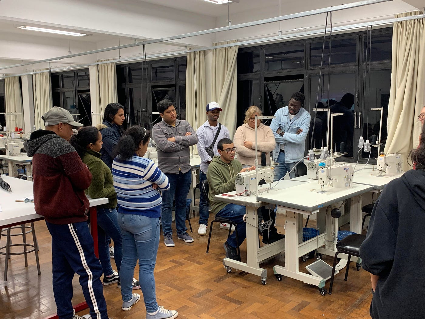Projetos de Extensão da UniRitter promovem Curso de Costura Criativa para Migrantes no Campus Fapa
