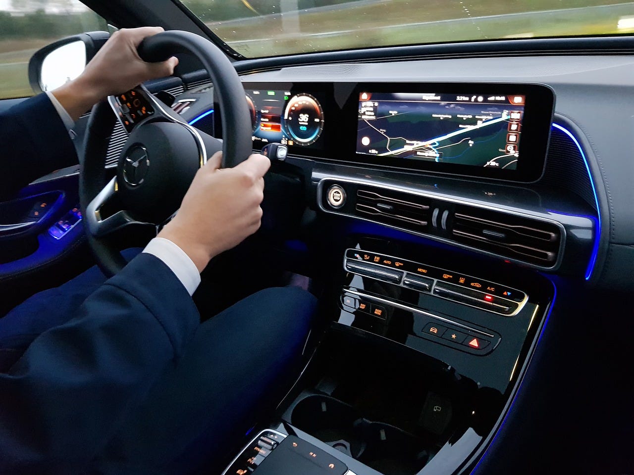 Mercedes-Benz enhances drivers' experience with Azure OpenAI