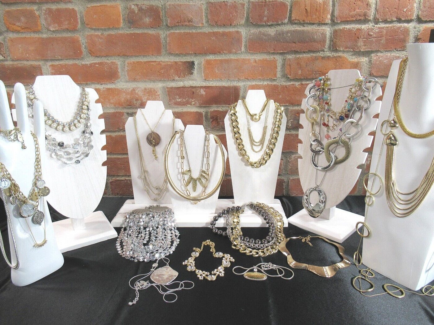 Top 10 Wholesale Jewelry Vendors in New York | by Lianner Bardell | Medium