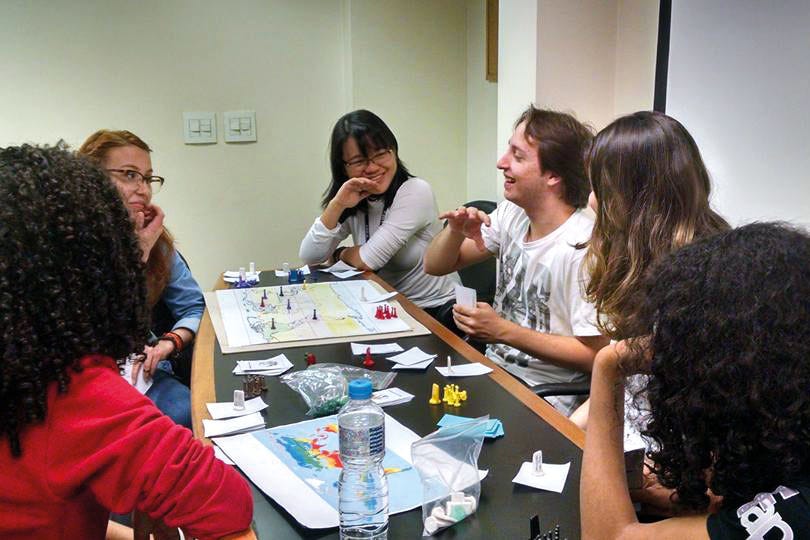 Batalhas educativas. Jogo de tabuleiro favorece o…, by Unifesp •  Universidade Federal de São Paulo