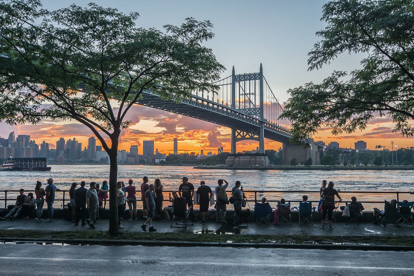 Astoria Park pool and riverside views