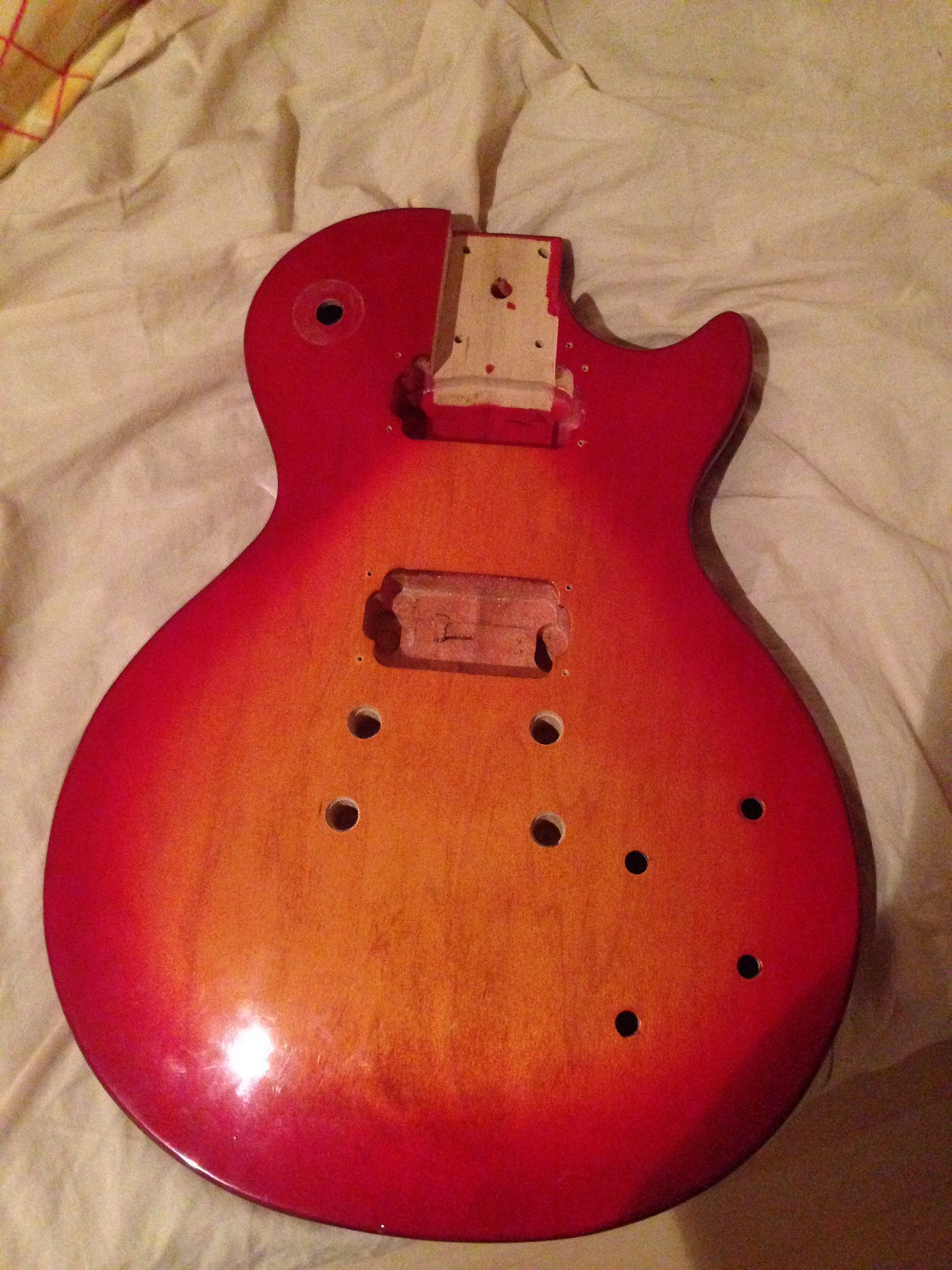 Epiphone uusiksi. Kuinka vanhasta kitarasta saadaan… | by Pasi Valkeila |  Kitara ja minä | Medium