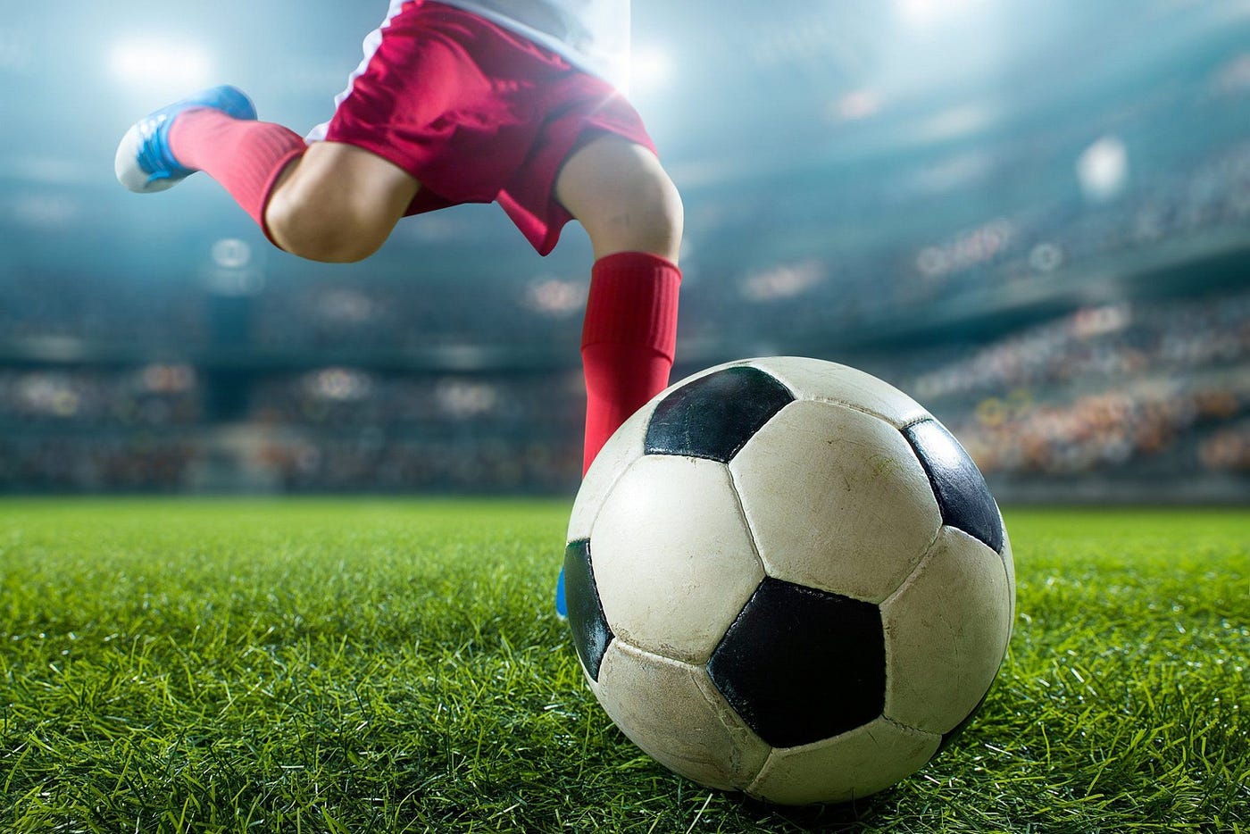 Lapangan hijau, sorotan lampu stadion, dan pertanyaan yang jauh lebih gelap dari bola itu sendiri
