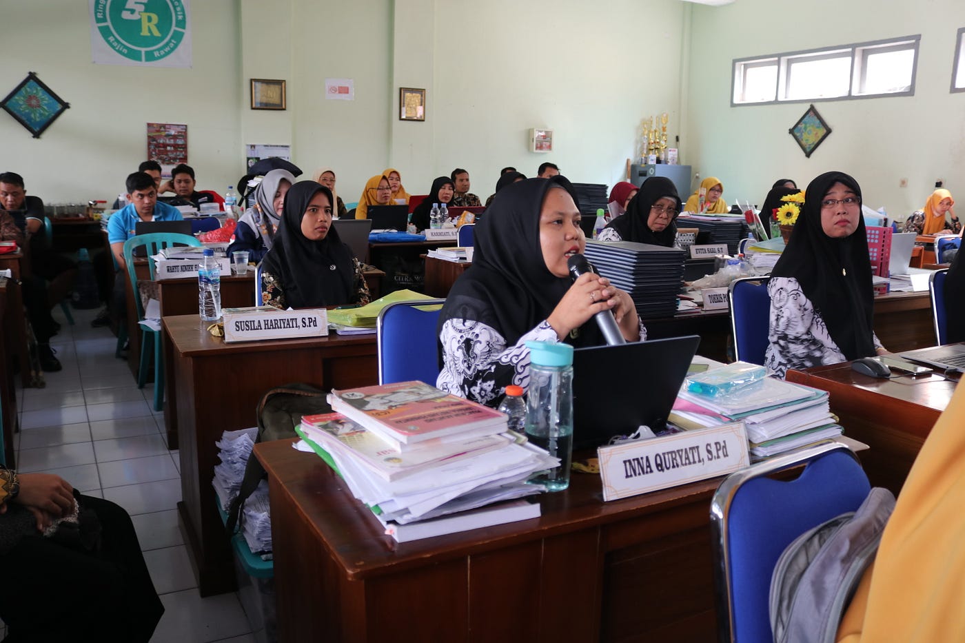 Lecturer And Student of S1 Office Administration Education FEB UM serves at SMKN 1 Ngawi