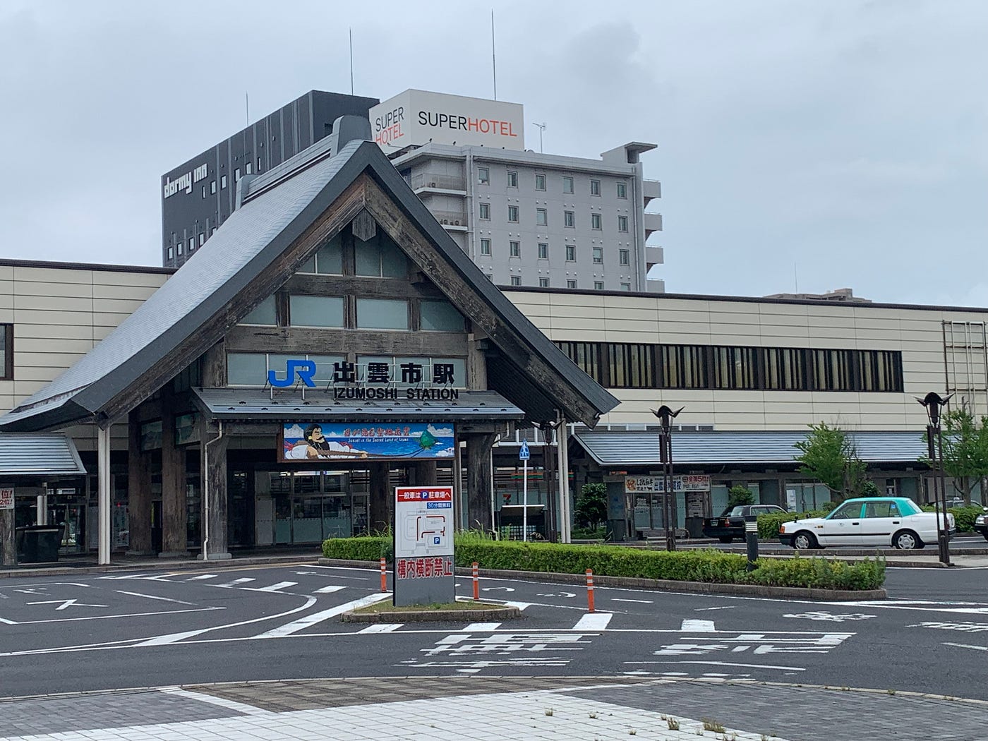 JR Izumo Station, the gateway to Izumo. Photo by Takashi Saito.