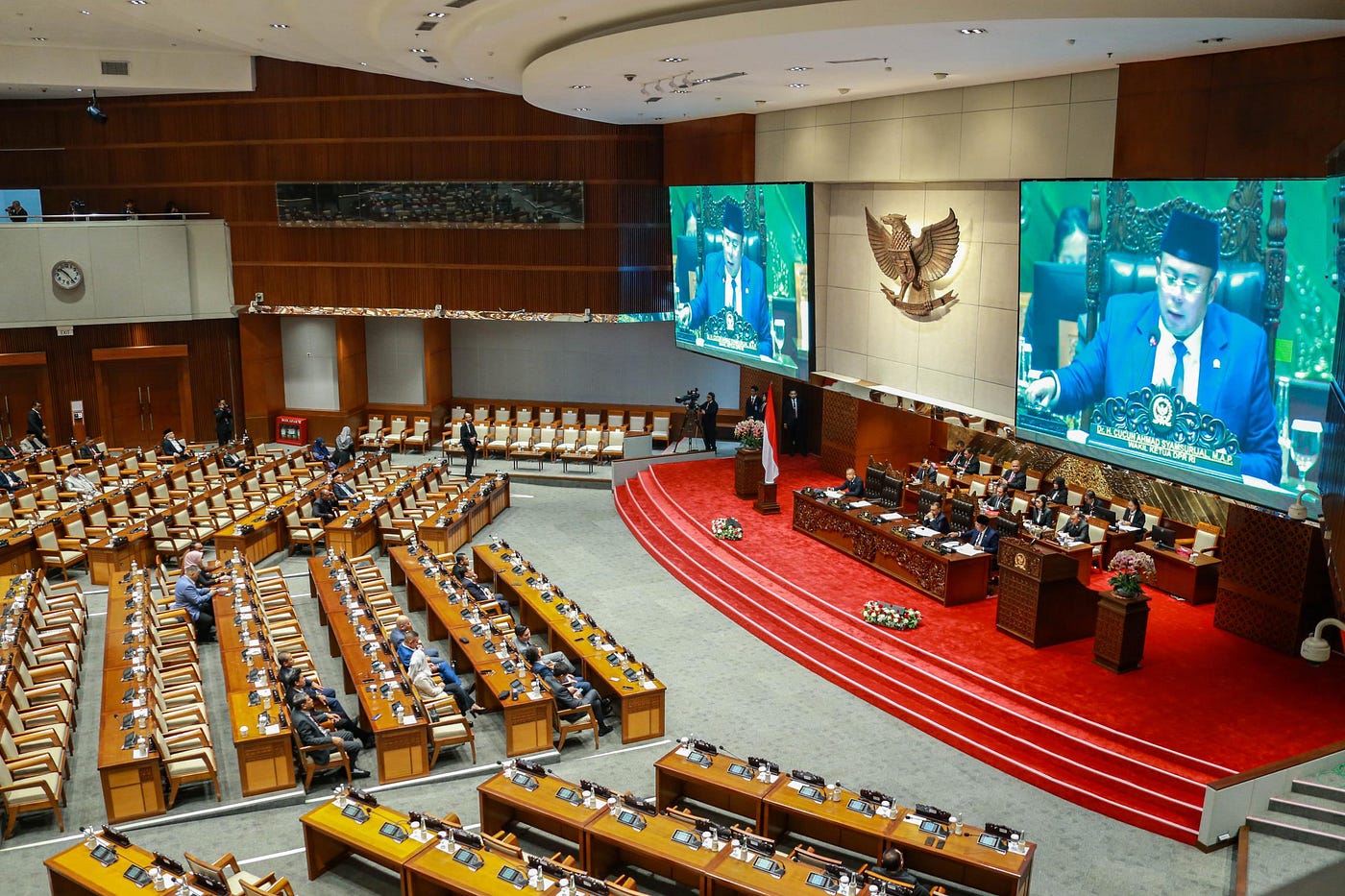 Politisi Menganggap Indonesia Kayak WC Umum