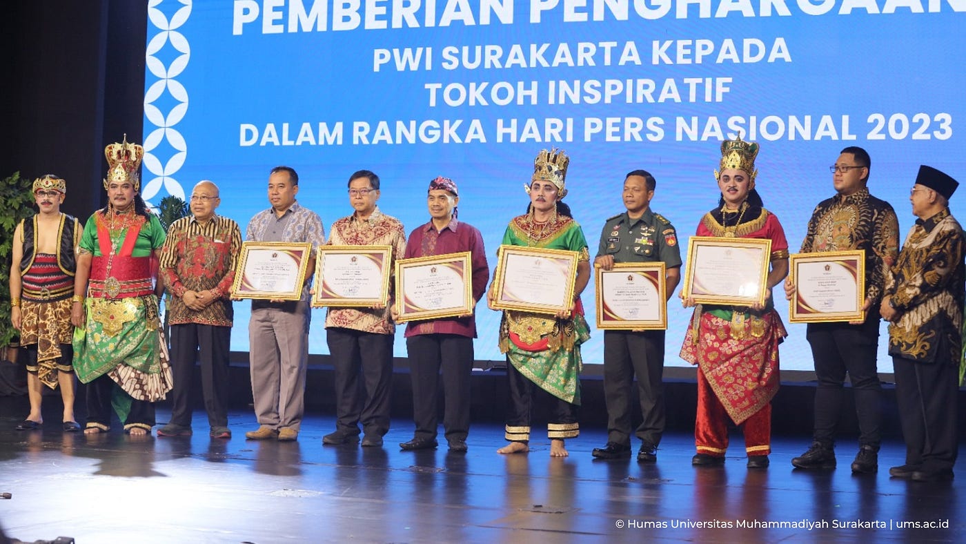 Rektor UMS Dapatkan Penghargaan Tokoh Inspiratif di Bidang Manajemen Pendidikan