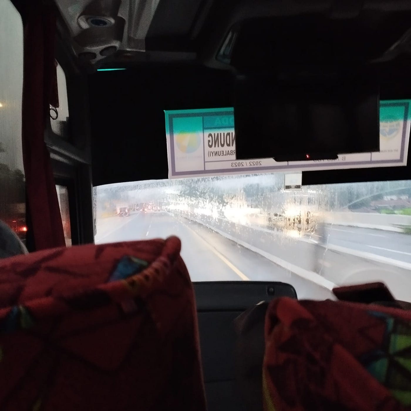 Hujan sepanjang jalan