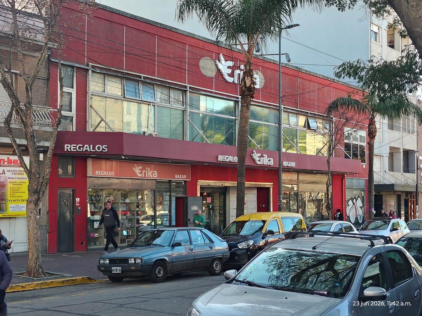 La “invasión” de los bazares chinos en Berazategui: así se transformó la calle 14