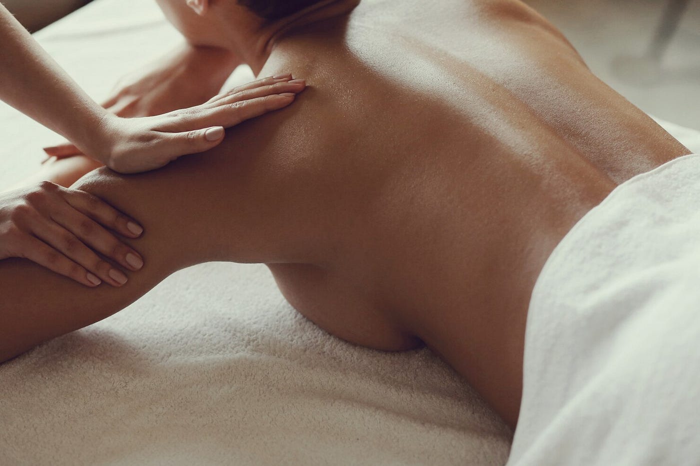 Couples Body Massage: Techniques and Strategies for Deepening Connection, by DealHeal