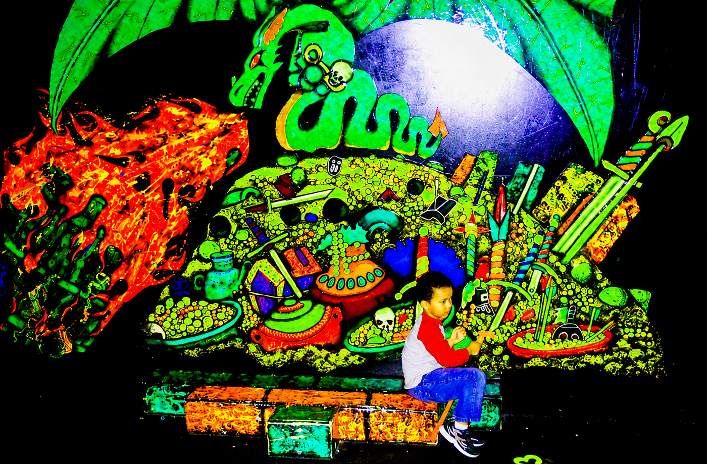 My son in front of wall mural at Putting Edge (author photo).