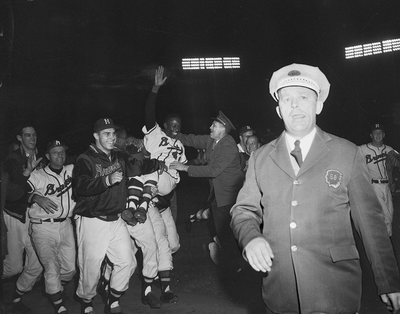 Aaron’s homer wins the 1957 pennant