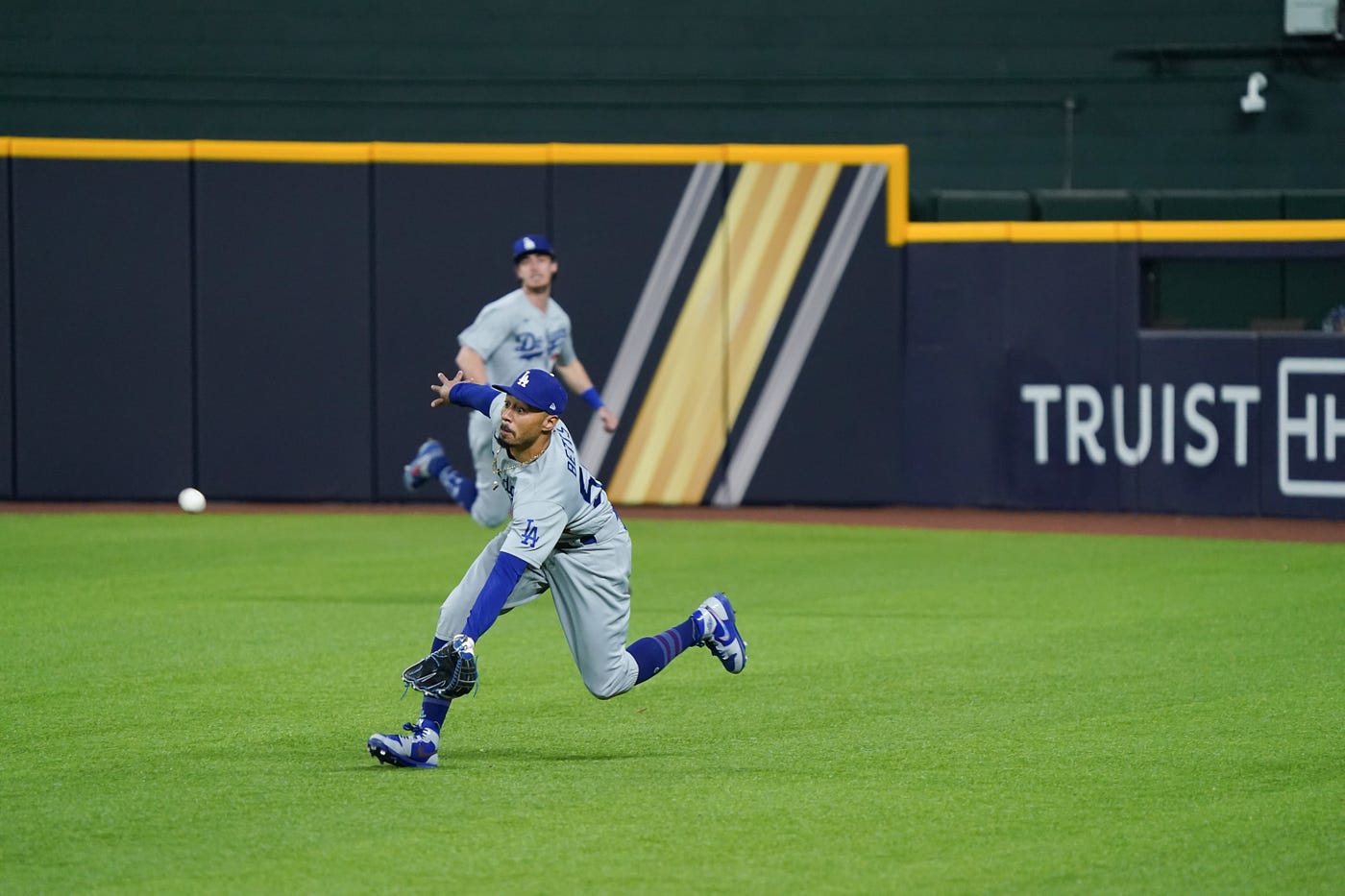 Nashville's Mookie Betts has Dodgers in World Series with spectacular  catches