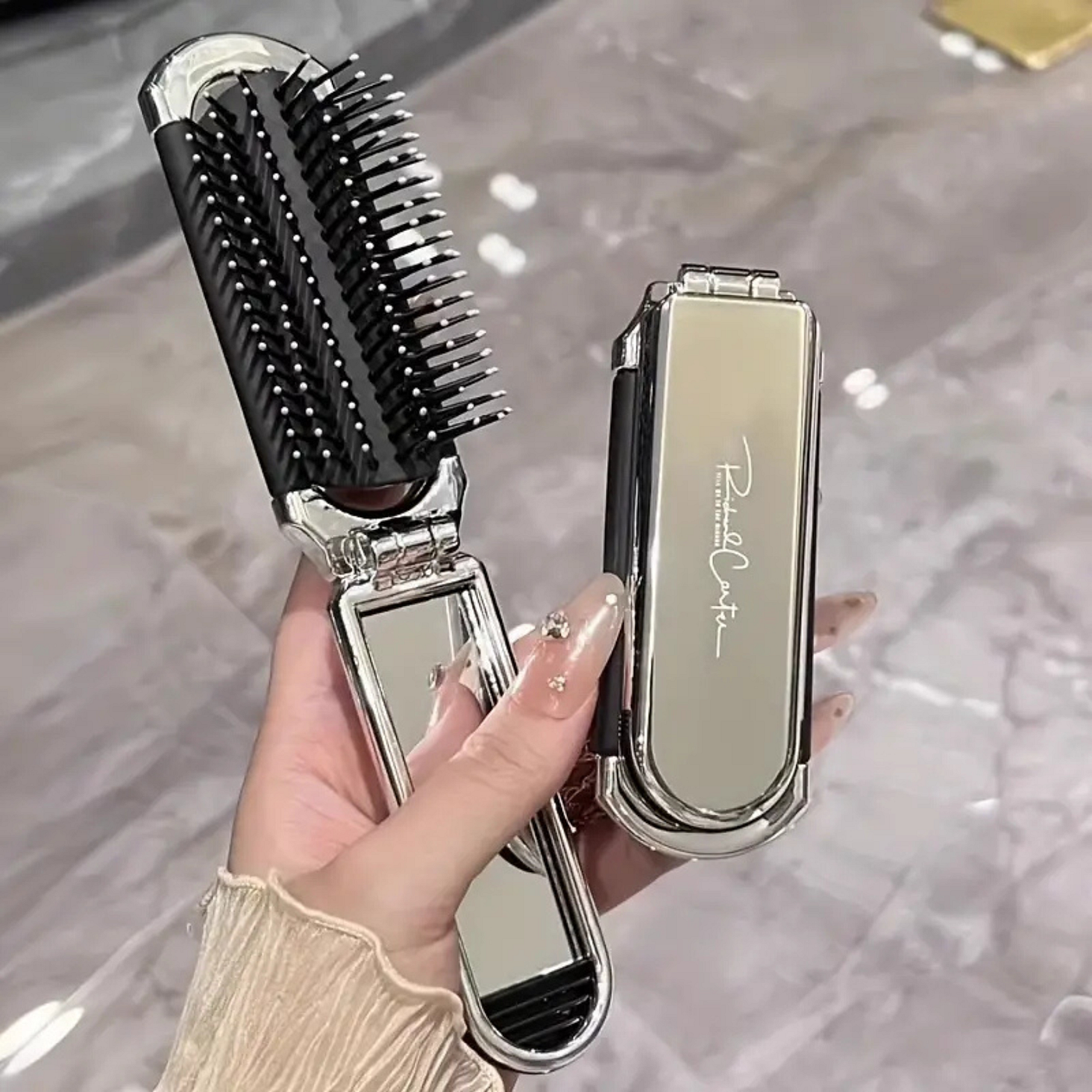 Brosse à cheveux pliable avec miroir : votre alliée beauté nomade